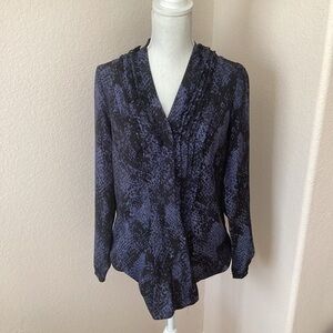 Tahari Woman’s Size SP Top.